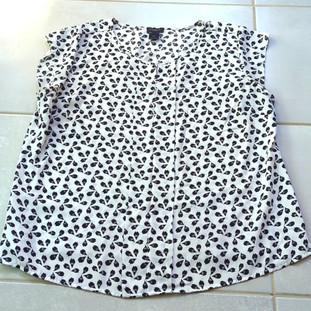 White tank top blouse black petals